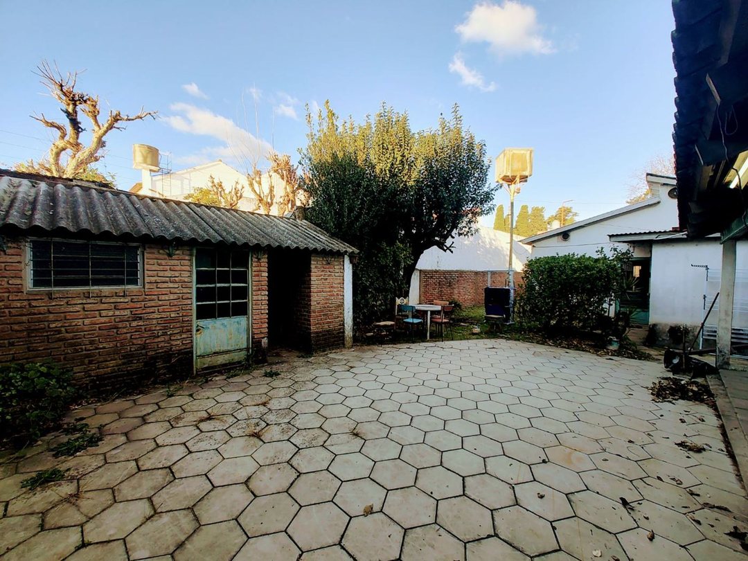 Venta casa 3 amb y medio c/ patio en Quilmes Oeste