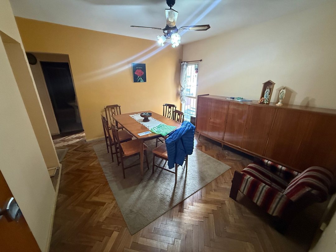 Venta Dos ambientes en Flores