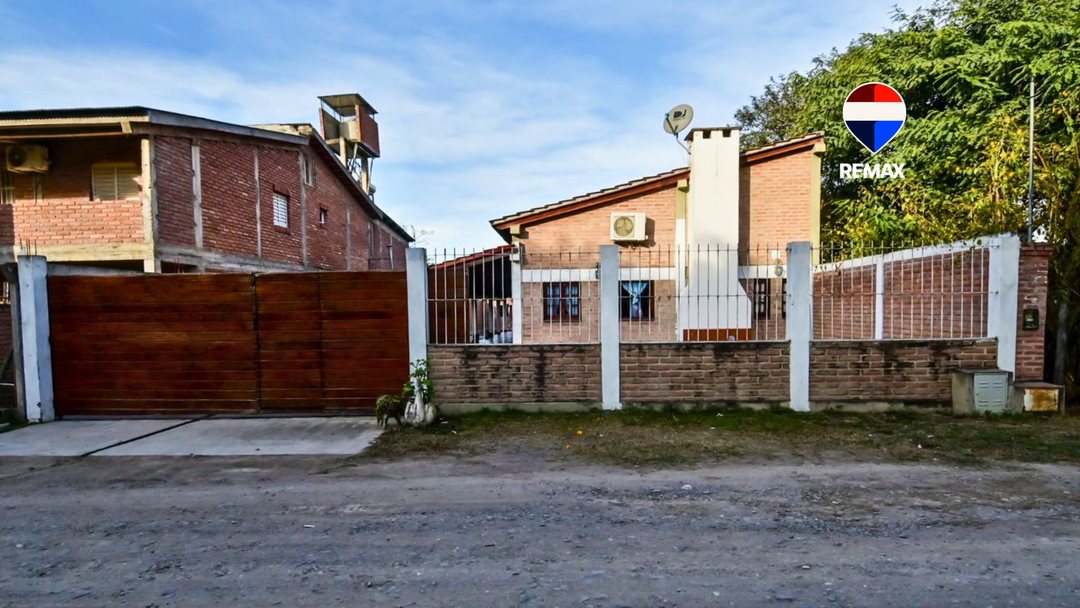 VENTA CASA C/PILETA ZONA SAN LUIS APTA CREDITO