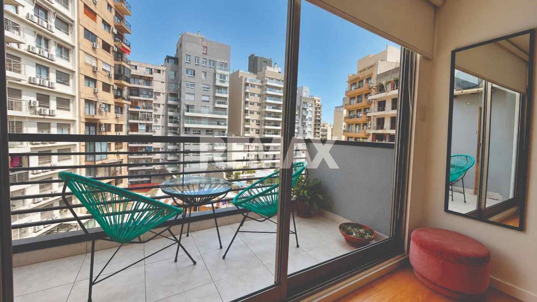 VENTA MONOAMBIENTE GRANDE CON BALCON RECOLETA