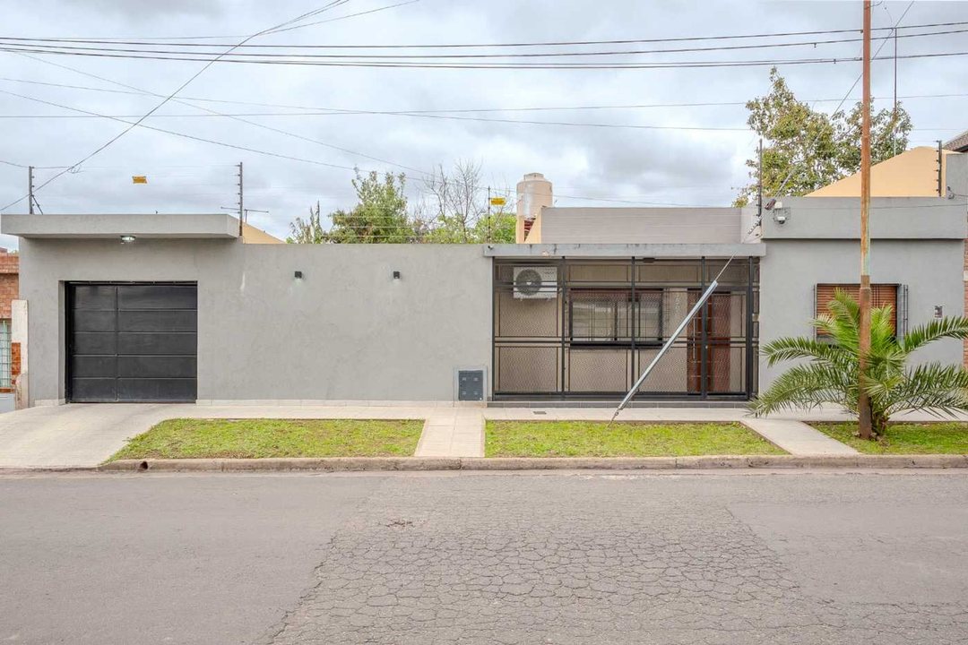 VENTA CASA 3 AMB MORON PARQUE TERRAZ COCHERA 2 AUT