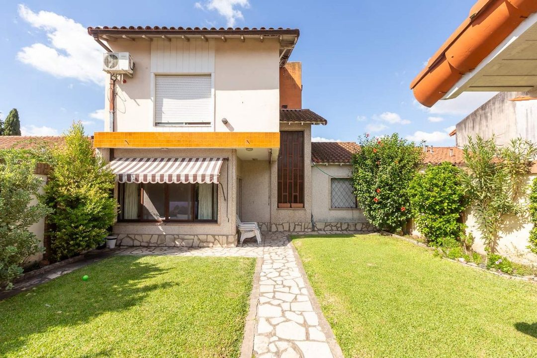 VENTA CASA EN CIUDAD JARDIN 4 AMB - PERMUTA