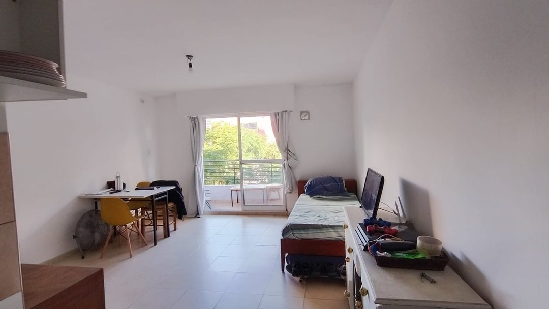 VENTA MONOAMBIENTE CON BALCON EN PLENO CENTRO