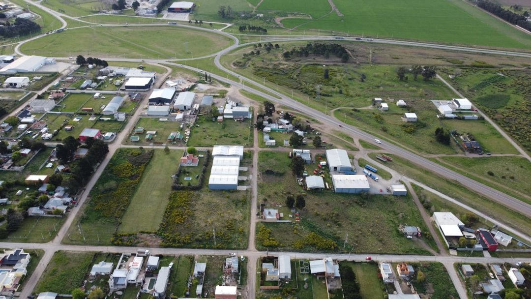 LOTE 2100 METROS APTO SUBDIVISION/GALPONES