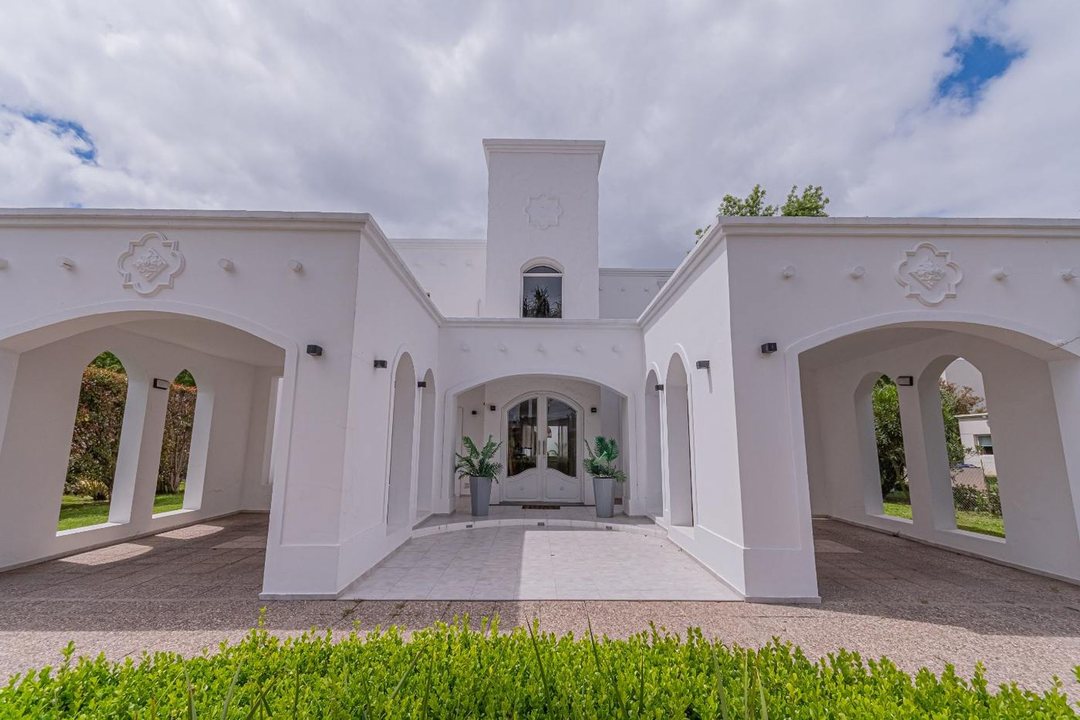 VENTA CASA 4 DORMITORIOS CON PILETA EN CADAQUÉS