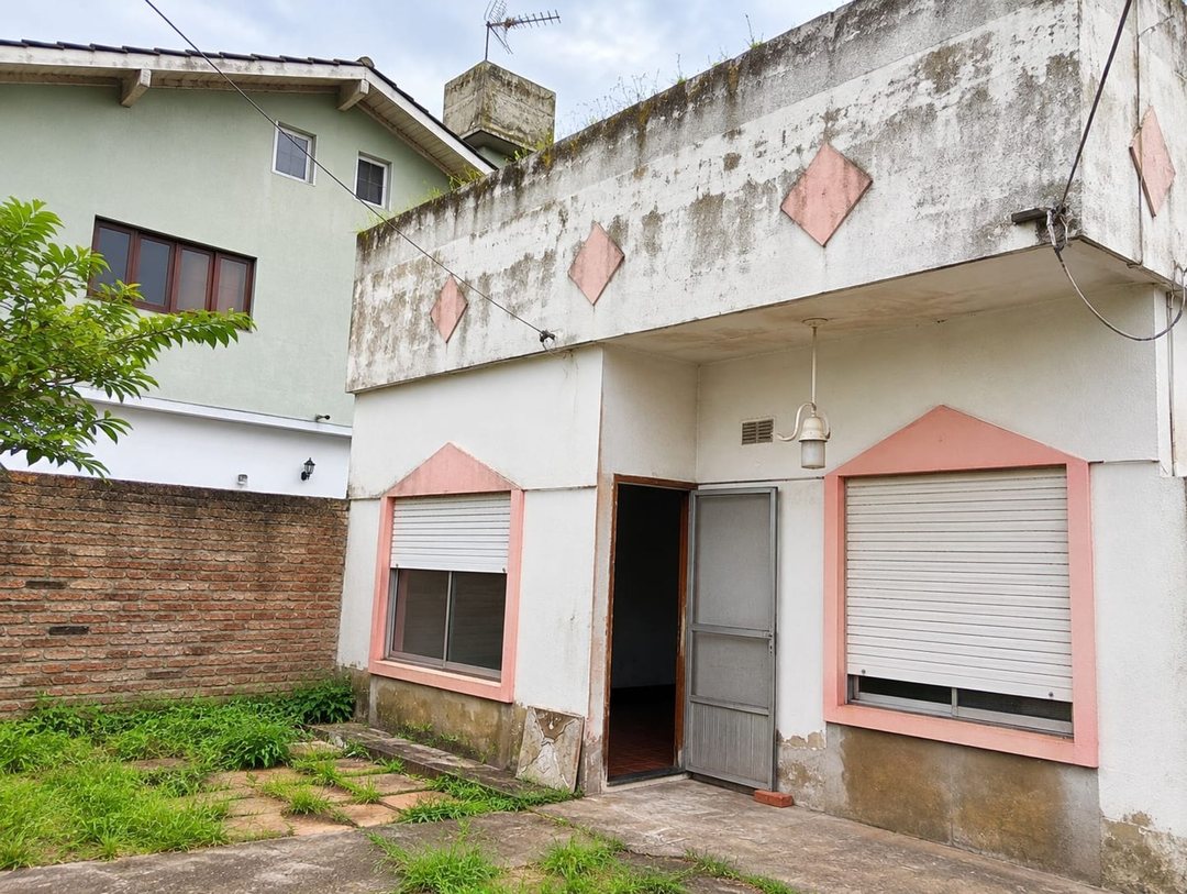 Venta Casa 3 Amb. con 2 Locales Patio terraza