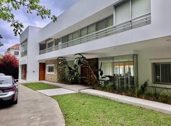Casa · 550m² · 10 Ambientes