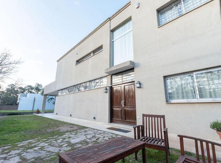 Casa · 228m² · 7 Ambientes · 2 Cocheras