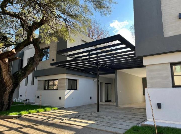 Casa · 160m² · 4 Ambientes · 1 Cochera