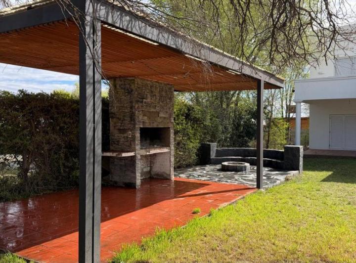 Casa · 267m² · 7 Ambientes · 1 Cochera