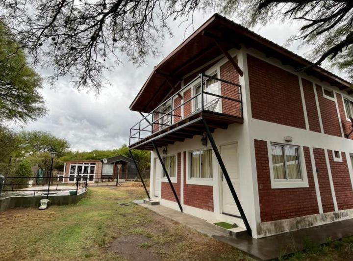 Casa · 238m² · 10 Ambientes · 3 Cocheras