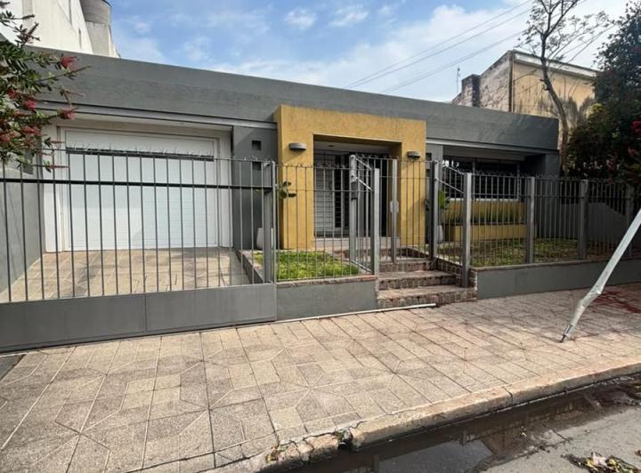 Casa · 286m² · 3 Dormitorios · 1 Cochera