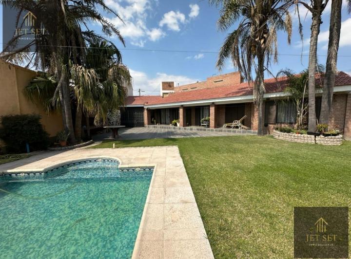 Casa · 300m² · 7 Ambientes · 5 Cocheras