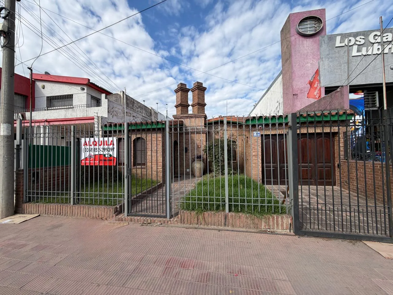 Hermosa Casa en Alquiler  sobre Av. Sabattini !