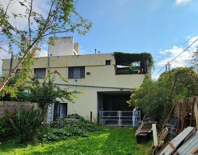 Casa · 400m² · 8 Ambientes · 2 Cocheras