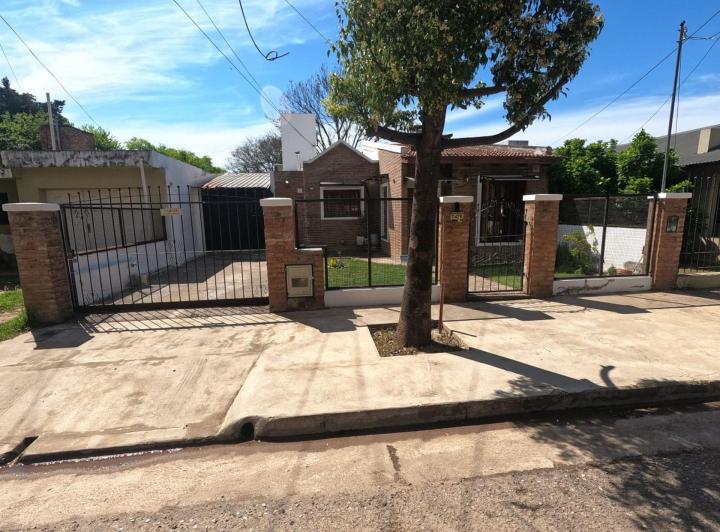 Casa · 111m² · 5 Ambientes · 2 Cocheras
