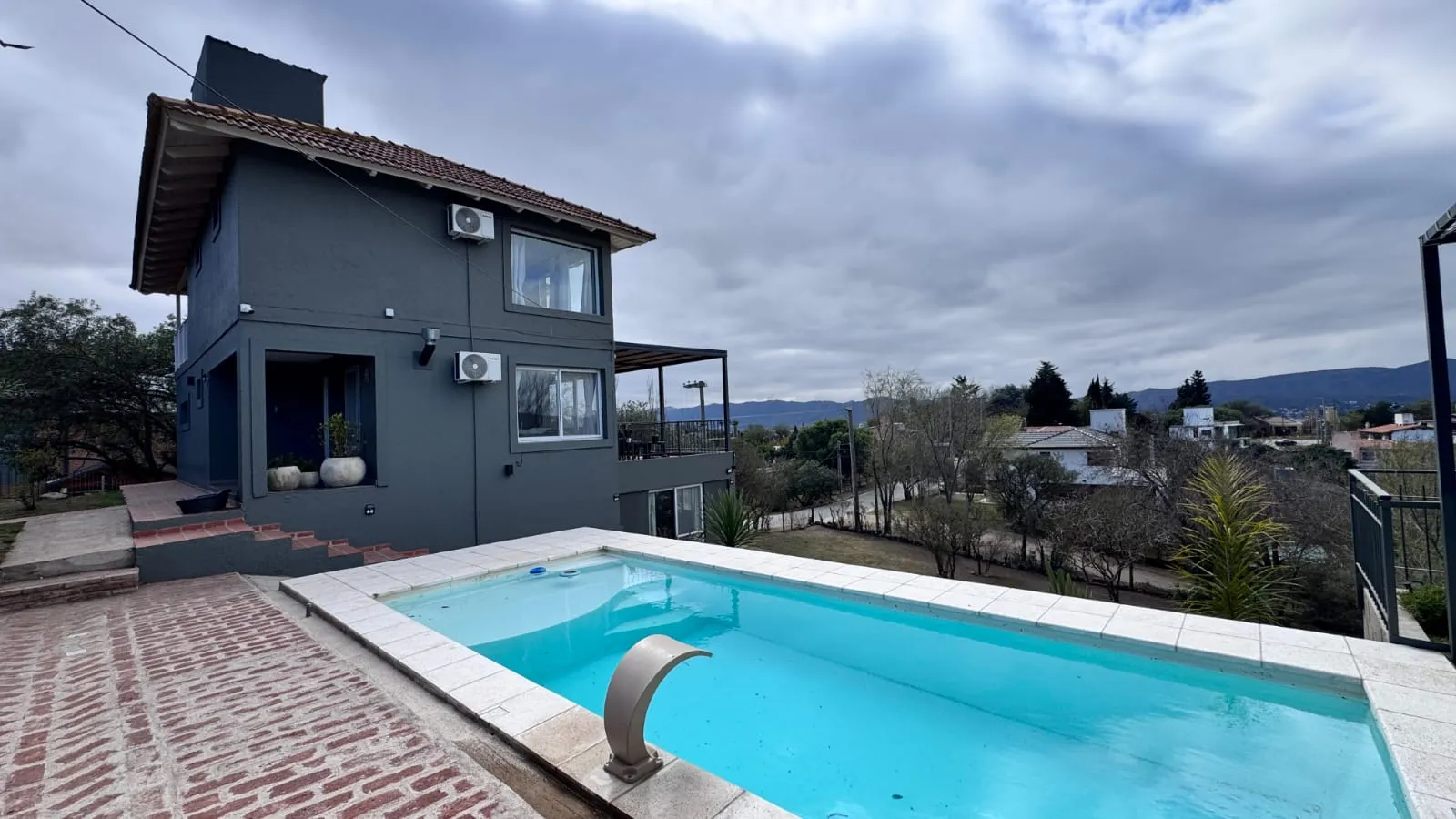 APTA CRÈDITO en Villa del Lago. Casa 3 dorm, pileta y gran terreno.