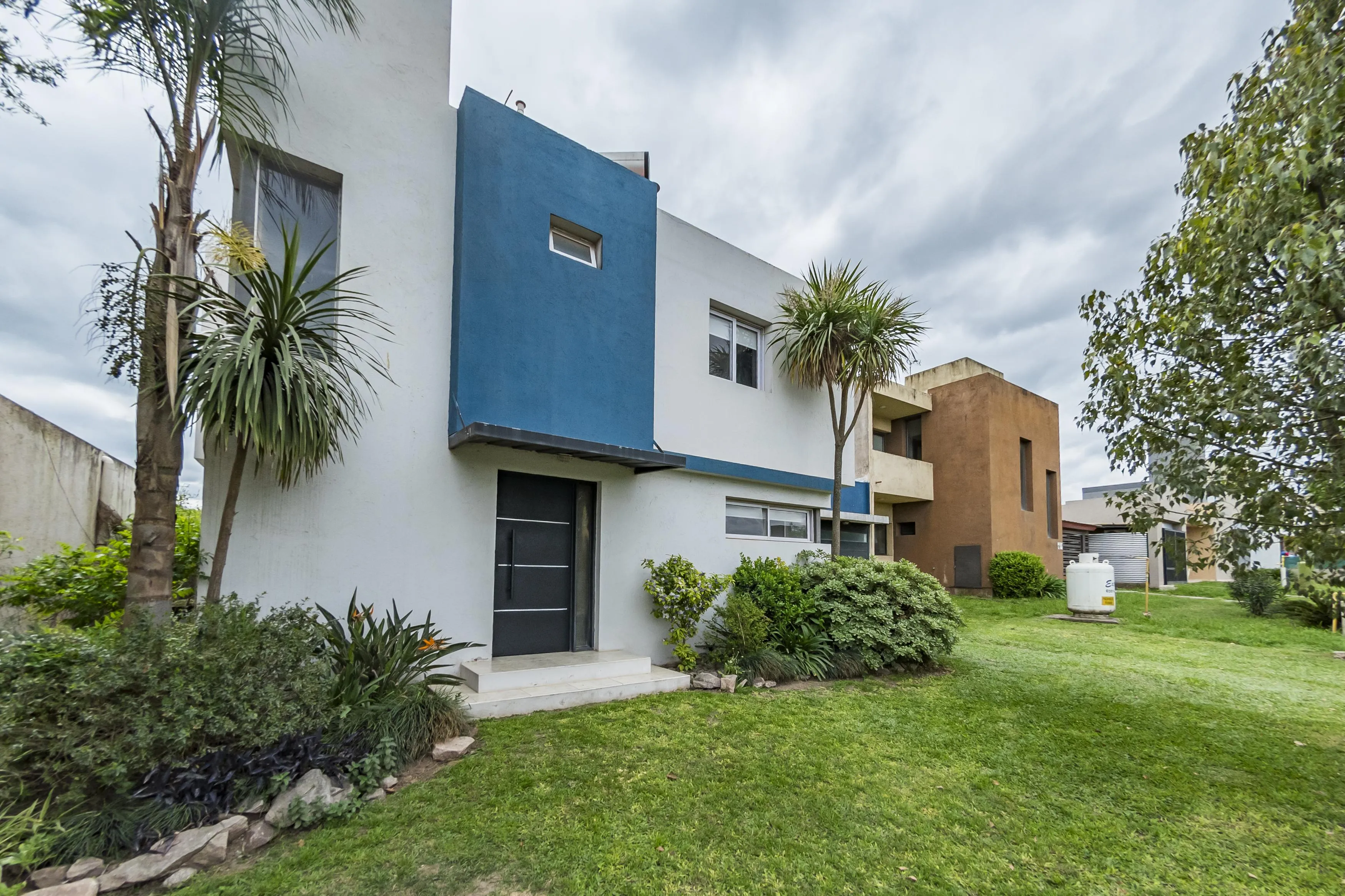 Casa. 2 dorm. 2 baños. Cochera doble. Patio con pileta. B Villa Catalina (Rio Ce...