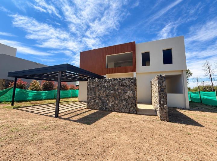 Casa · 350m² · 3 Ambientes · 3 Cocheras