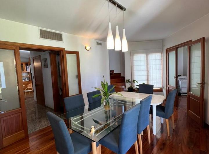 Casa · 236m² · 3 Dormitorios · 2 Cocheras