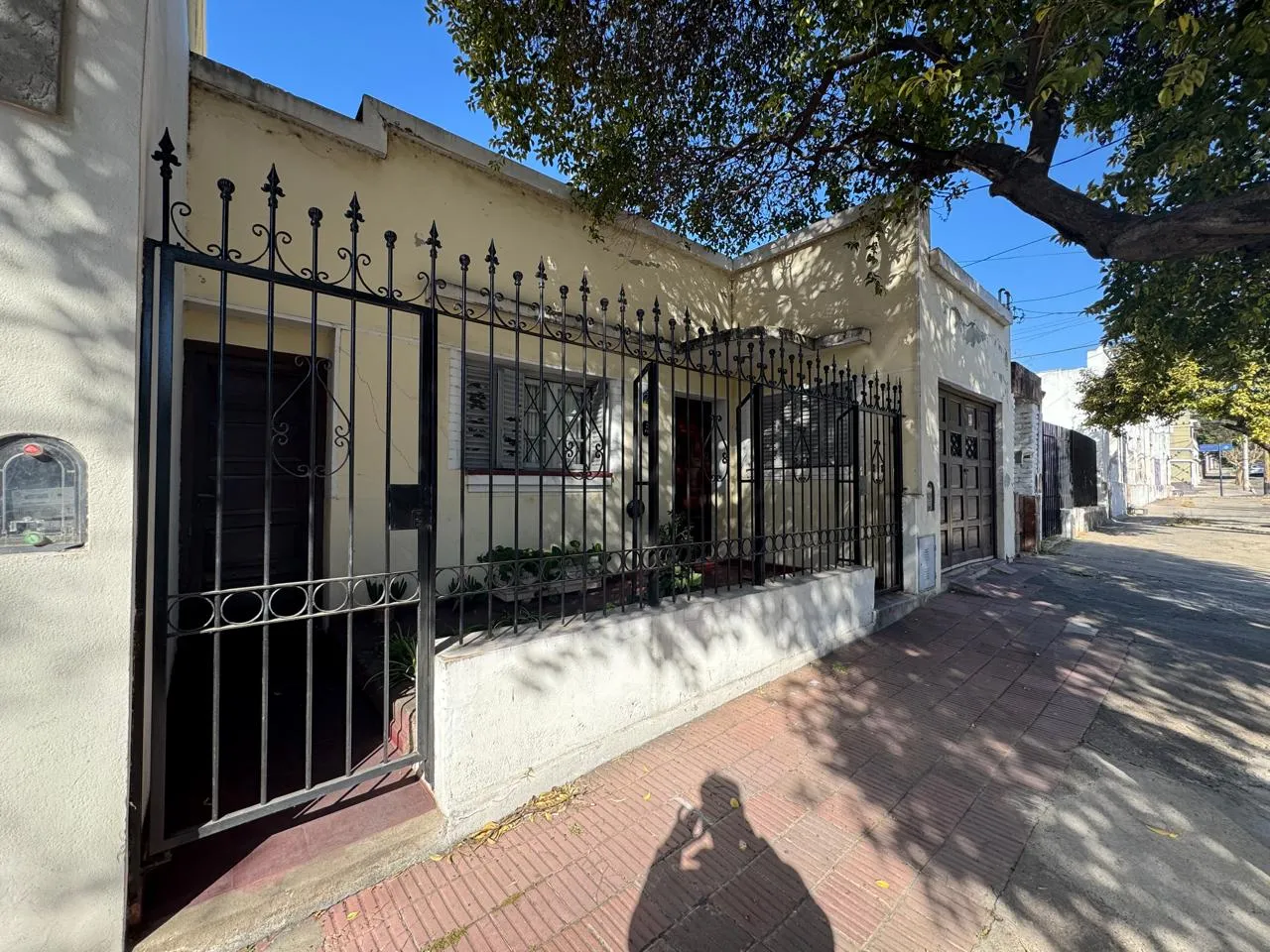 VENTA- CASA  2 DORMITORIOS- ALBERDI