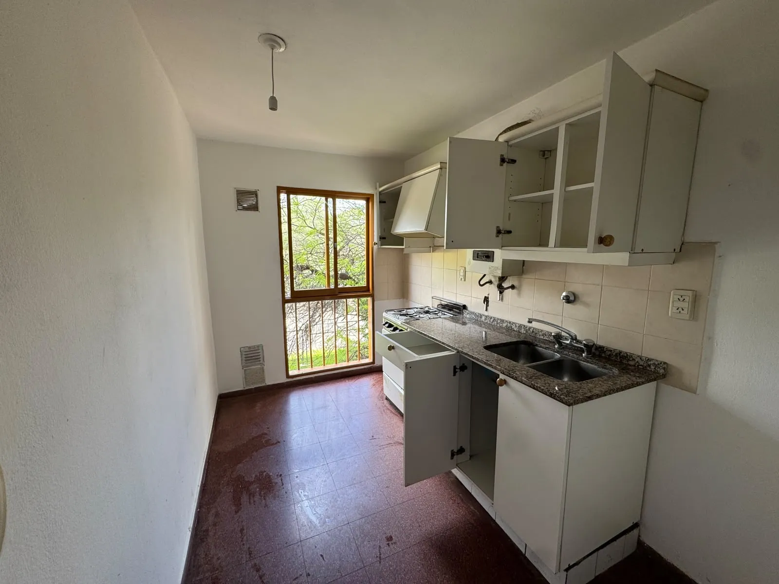 Dpto. en Alquiler – LA PLATA 870 – Complejo TORRES DE JUNIORS