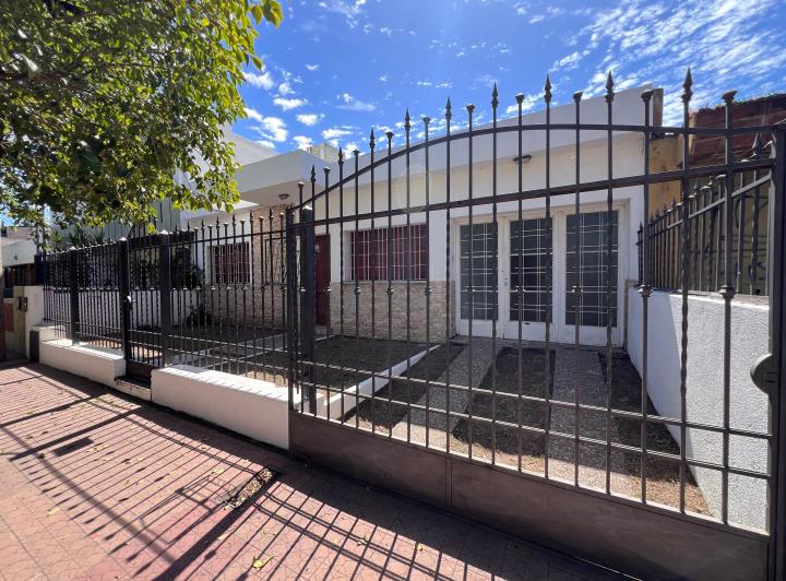 Casa · 90m² · 5 Ambientes · 1 Cochera