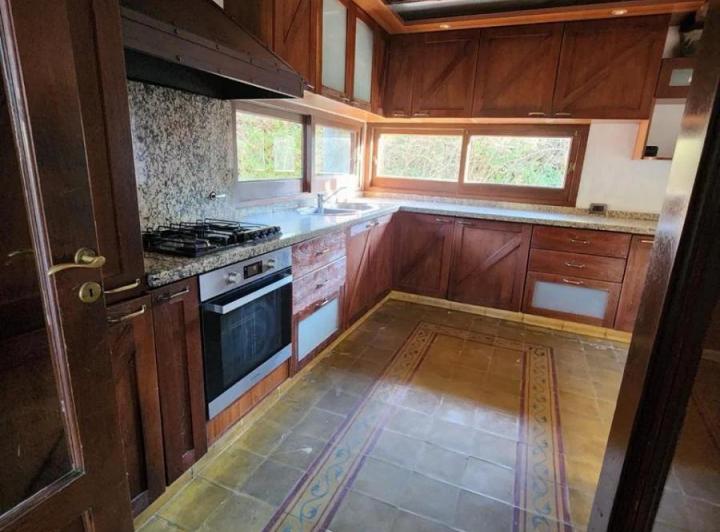 Casa · 320m² · 7 Ambientes · 3 Cocheras