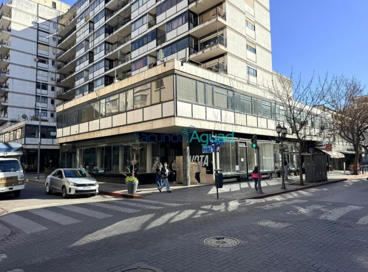 Local comercial · 400m² · 6 Ambientes