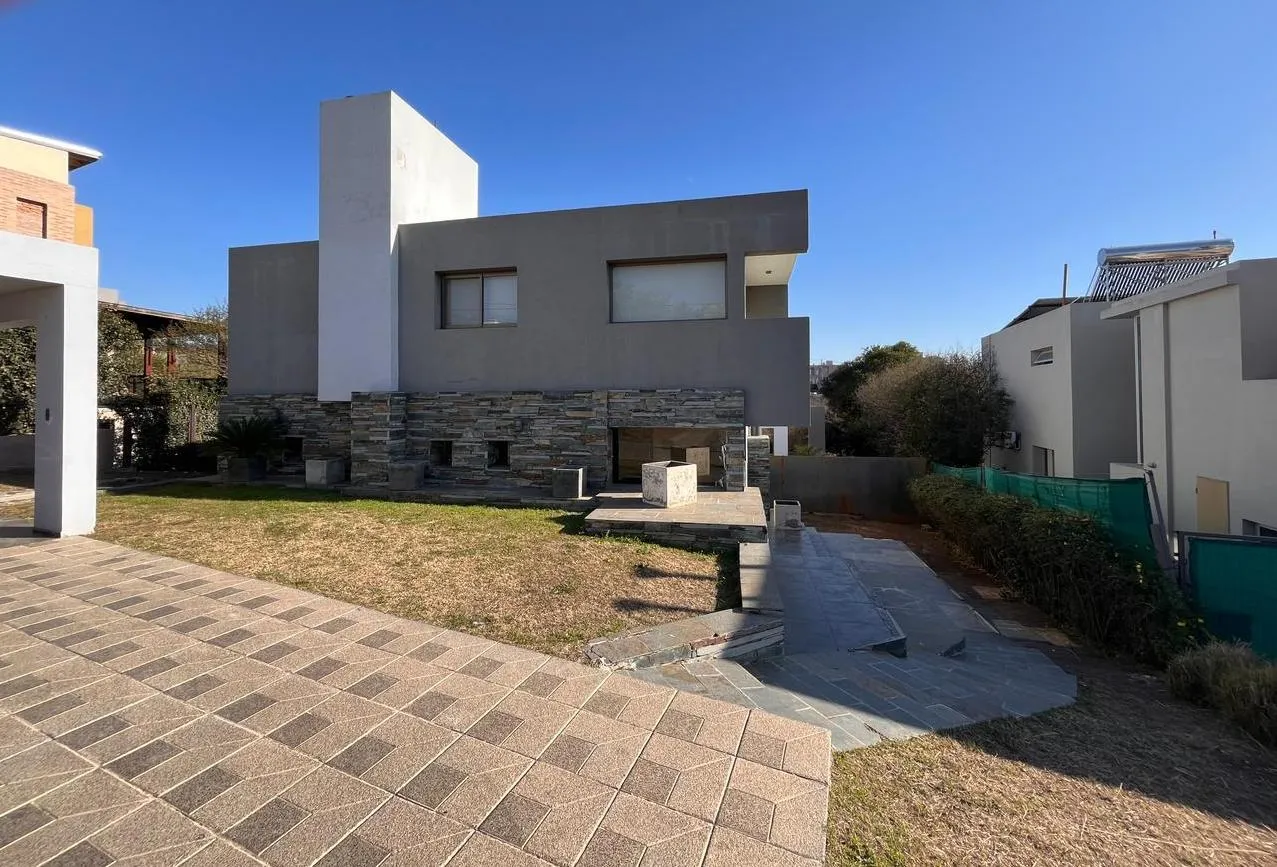 Casa en Venta en Cinco Lomas - 3 dormitorios