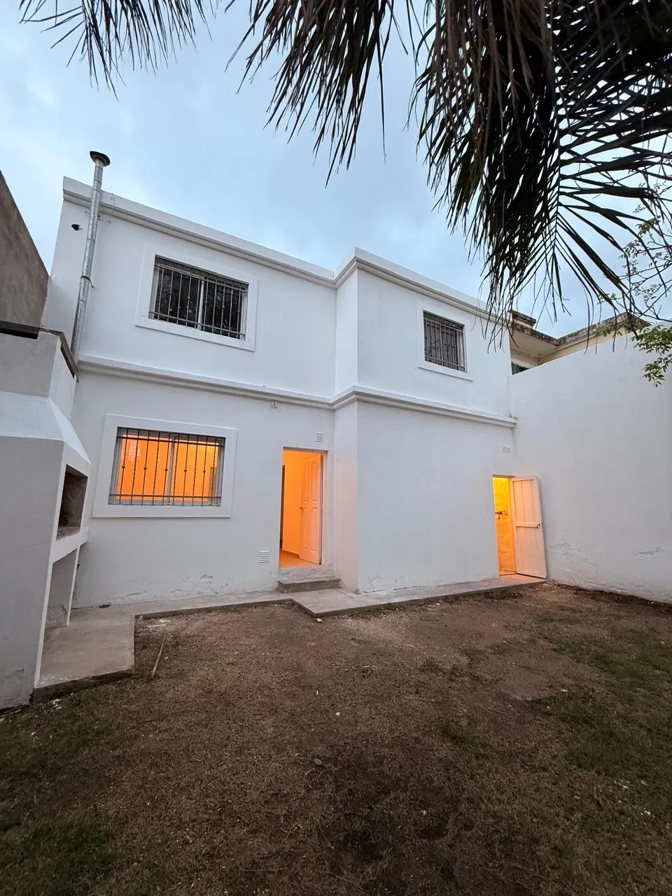 DUEÑO ALQUILA CASA 3 DOR 2 BAÑOS, BUEN ESTADO, REJAS
