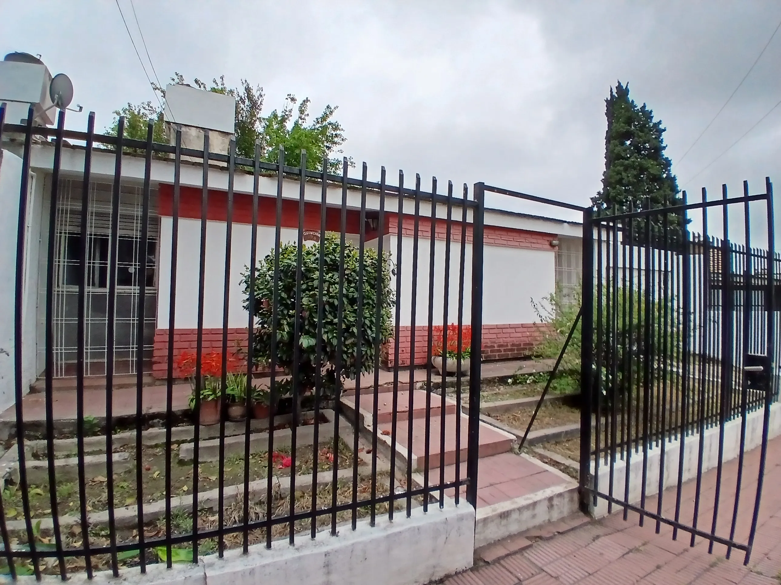 CASA EN ALQUILER TRES DORMITORIOS EN PARQUE REPUBLICA
