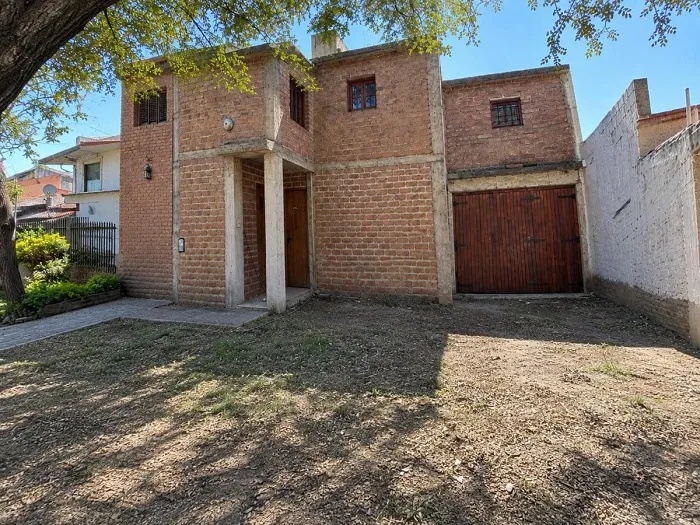 CASA EN VENTA EN BARRIO SAN IGNACIO | 4 DORMITORIOS | A 100 MTS DE CPC AV COLON