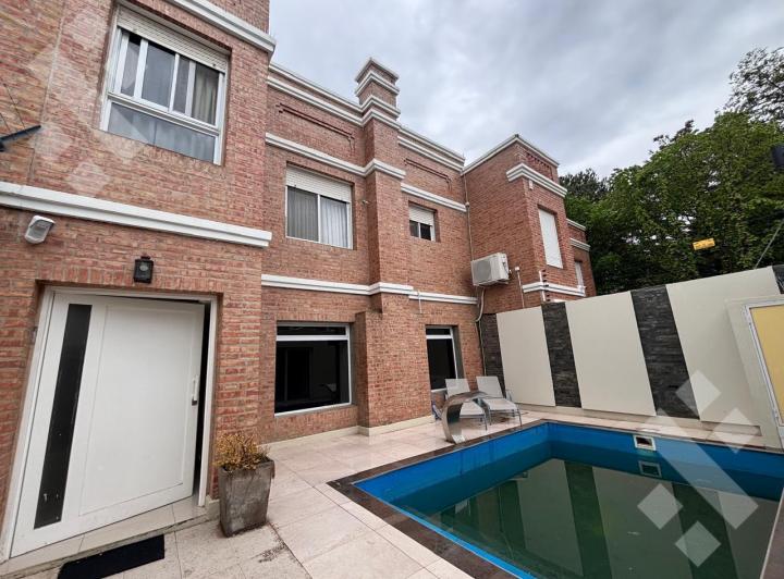 Casa · 220m² · 3 Dormitorios · 1 Cochera