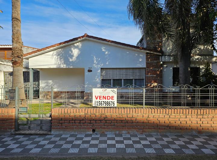 Casa · 193m² · 4 Dormitorios · 3 Cocheras