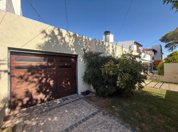 Casa · 105m² · 5 Ambientes · 2 Cocheras