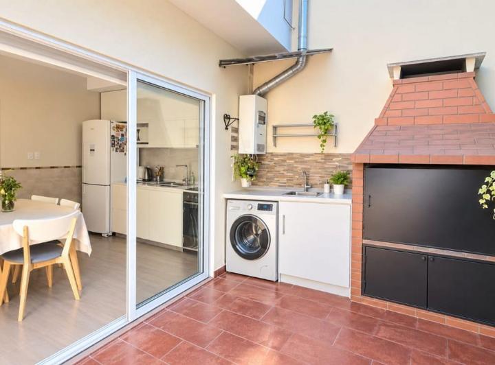 Casa · 77m² · 4 Ambientes · 1 Cochera