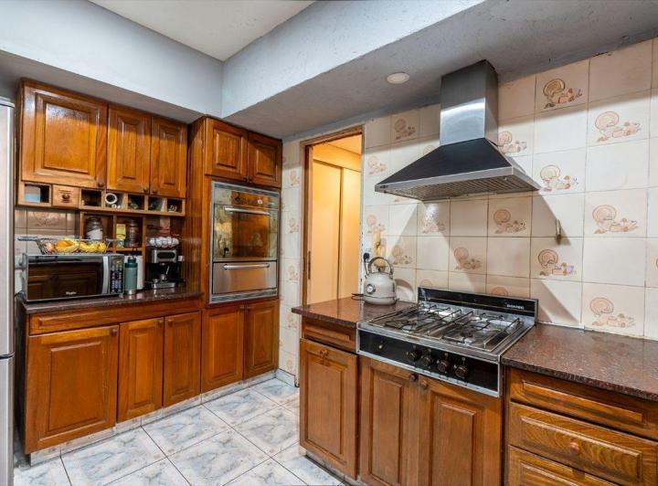 Casa · 256m² · 6 Ambientes · 1 Cochera