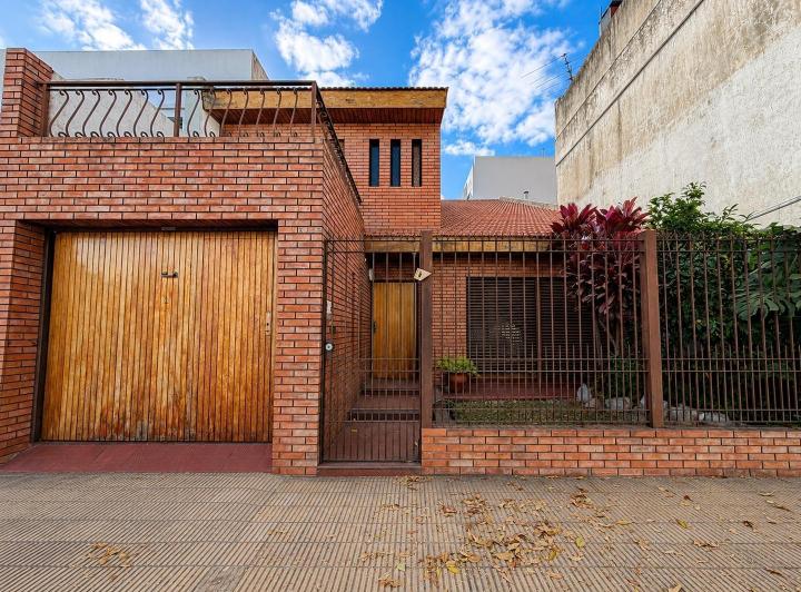 Casa · 200m² · 4 Ambientes · 1 Cochera