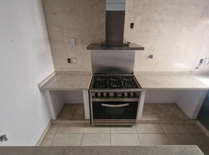 Casa · 160m² · 6 Ambientes · 1 Cochera