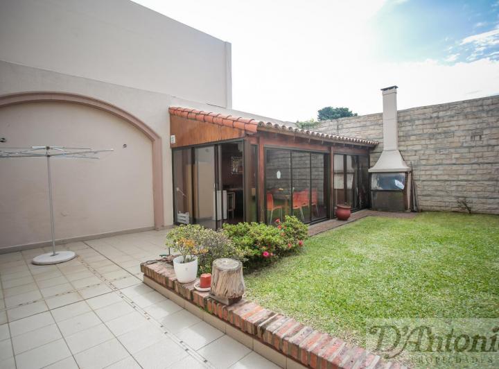 Casa · 251m² · 7 Ambientes · 1 Cochera