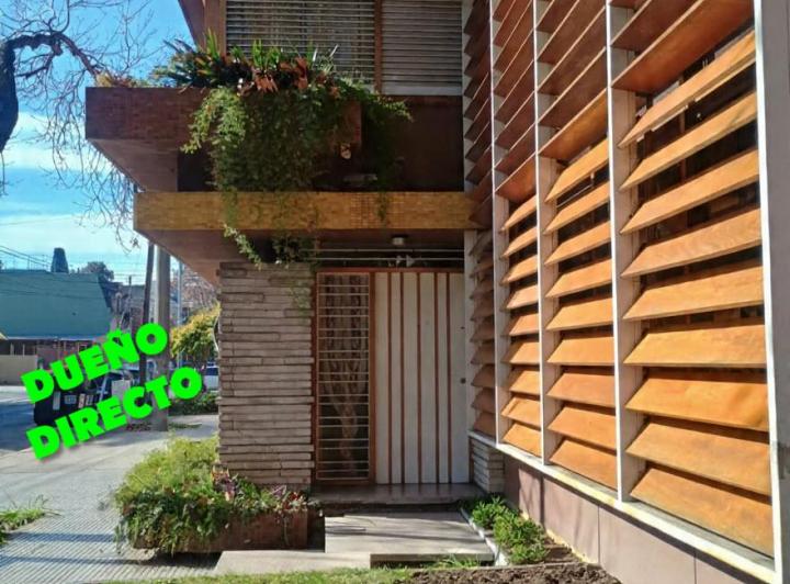 Casa · 270m² · 9 Ambientes · 1 Cochera