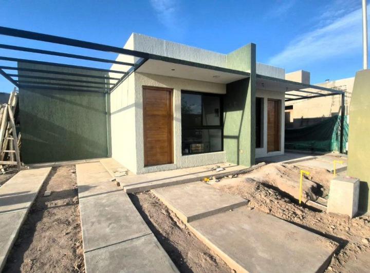 Casa · 75m² · 4 Ambientes · 1 Cochera