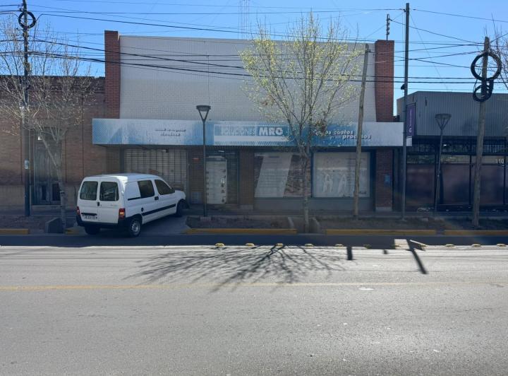 Local comercial · 273m² · 7 Ambientes · 6 Cocheras