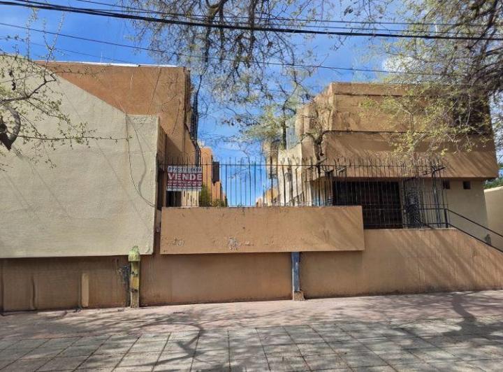 Casa · 90m² · 10 Ambientes · 1 Cochera