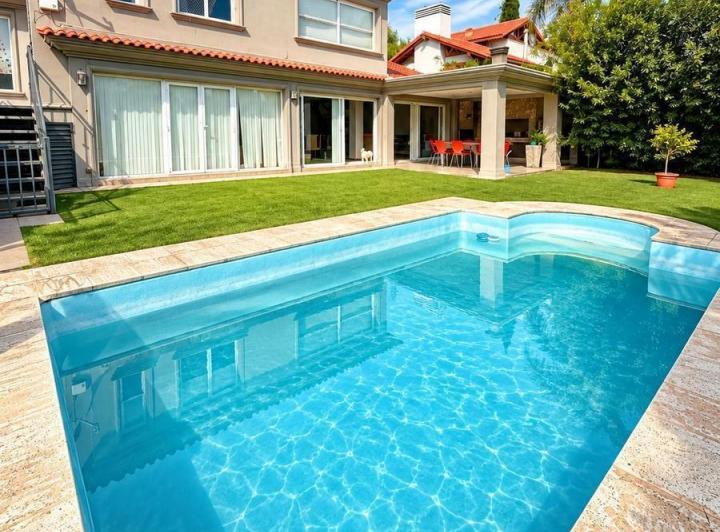 Casa · 600m² · 4 Dormitorios