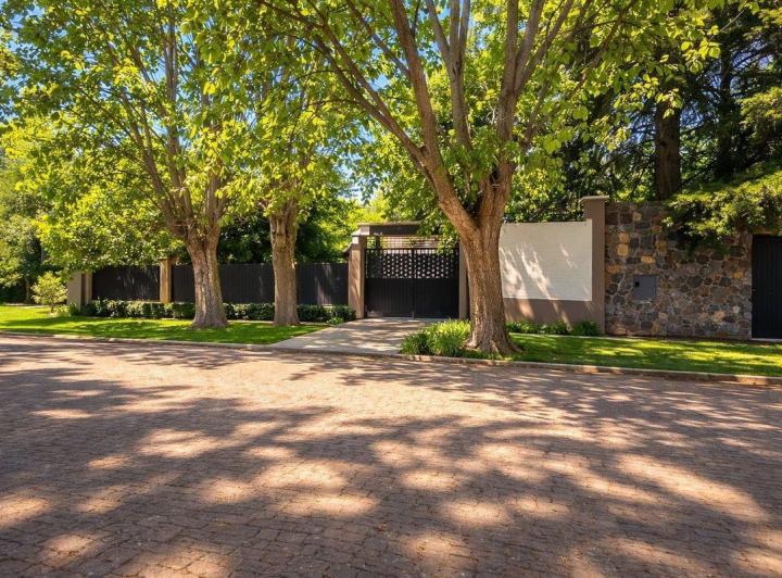 Casa · 75m² · 2 Ambientes · 5 Cocheras
