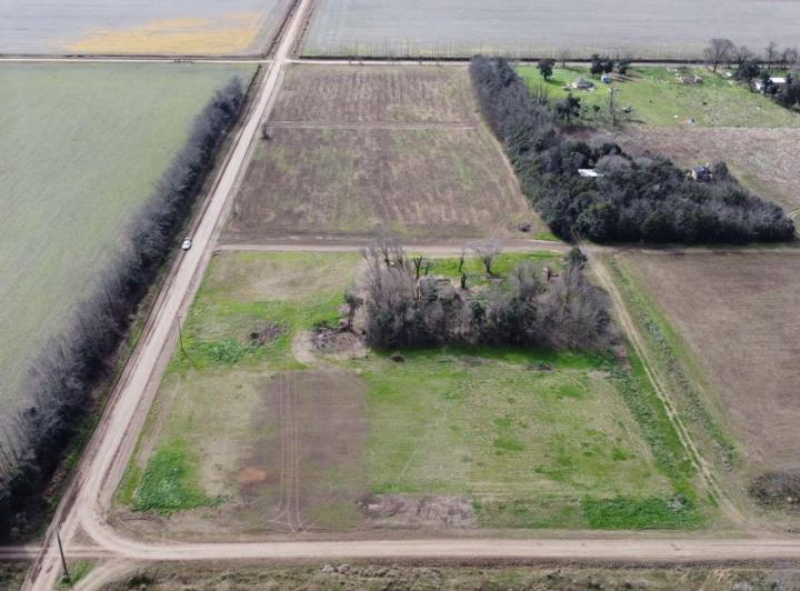 Terreno · 833m²