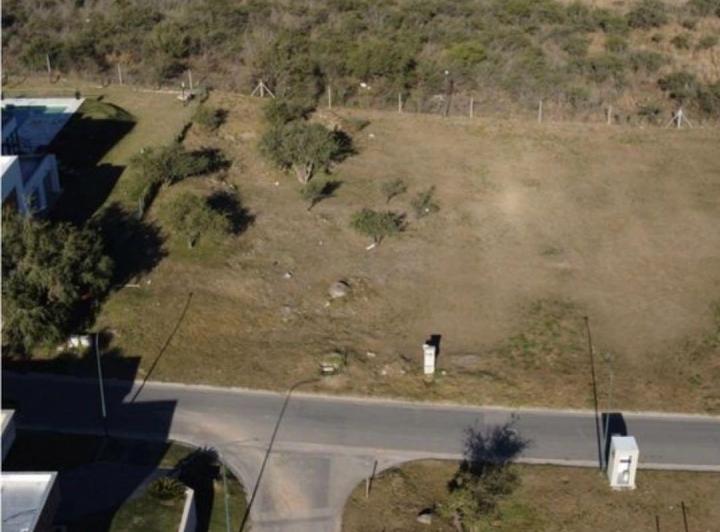 Terreno · 1200m²