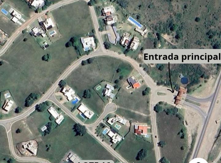 Terreno · 863m²
